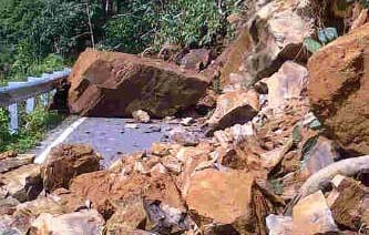 Longsor diperbatasan Bangko-Kerinci.